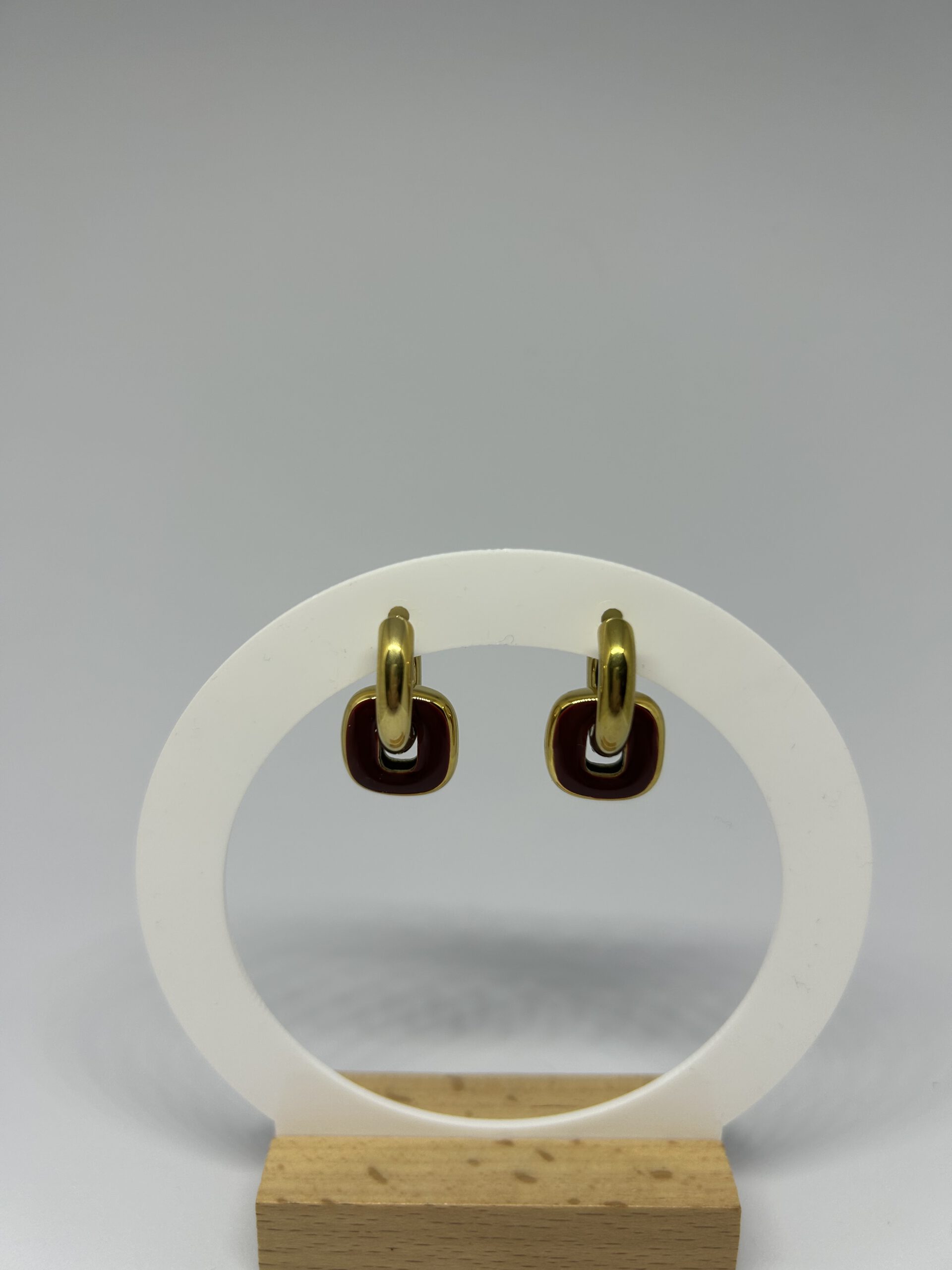 Pendientes dorado granate